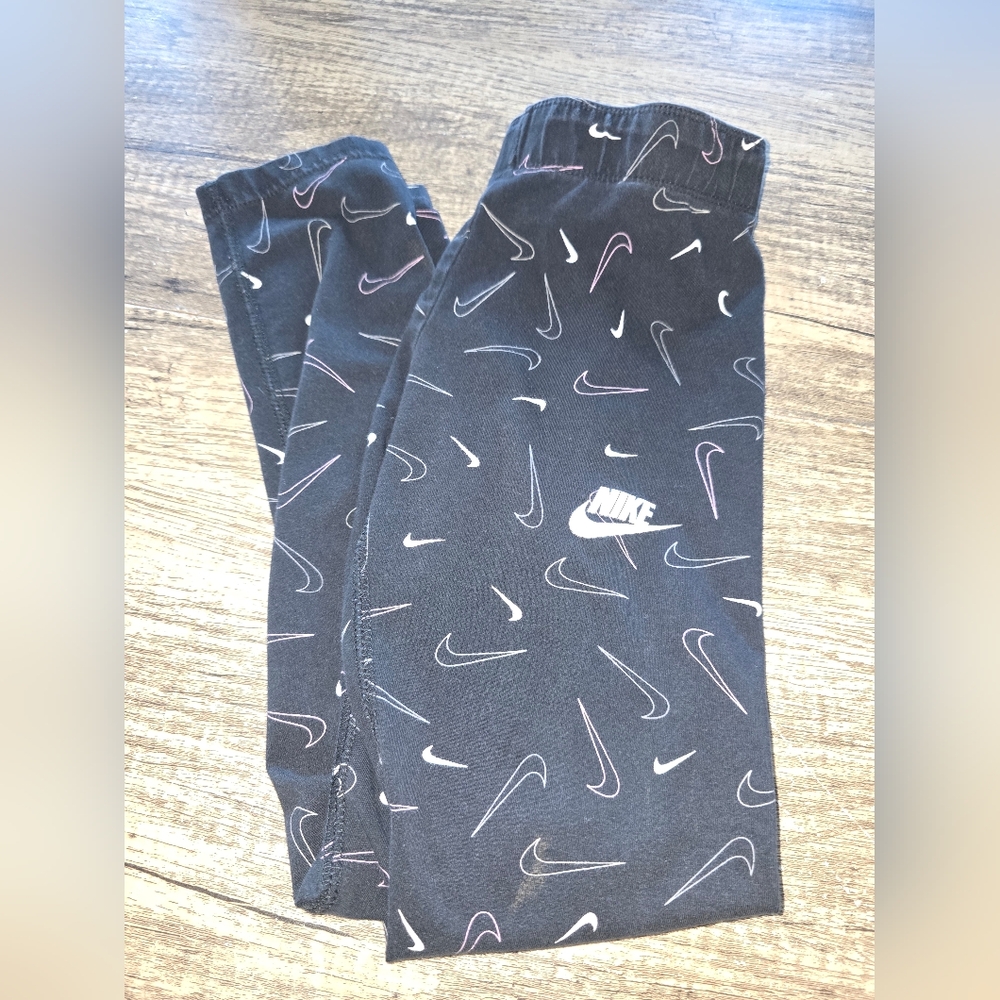 Nike Girl's size Large Swooshfetti Leggings